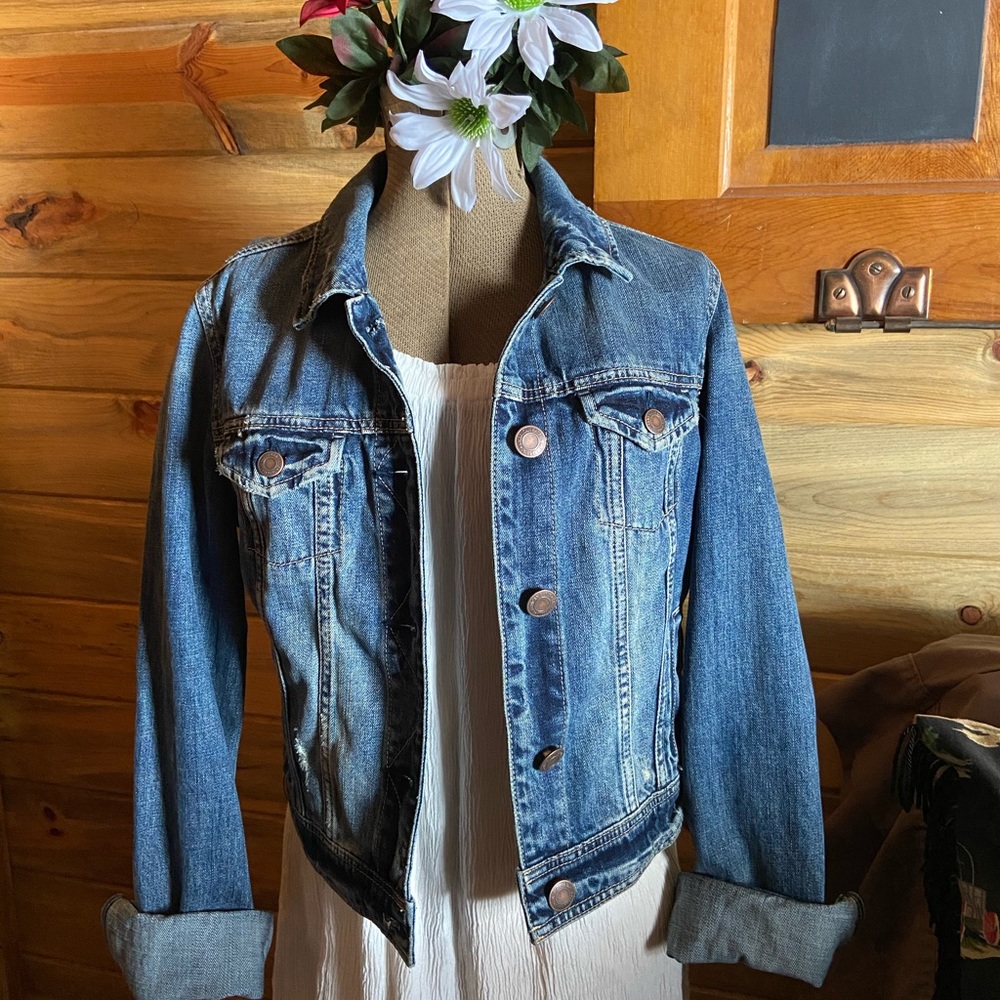 American Eagle brand distressed denim-jean jacket